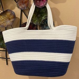 Large capacity woven tote bag